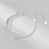 Knotted Bracelets Are Geometric And Simple